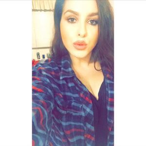 Meet your Posher, Caitlin